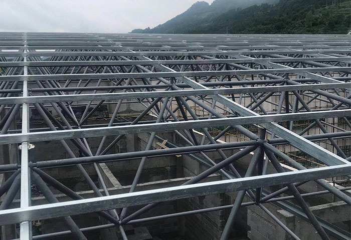 扎兰屯仁怀冠英学校艺体楼网架